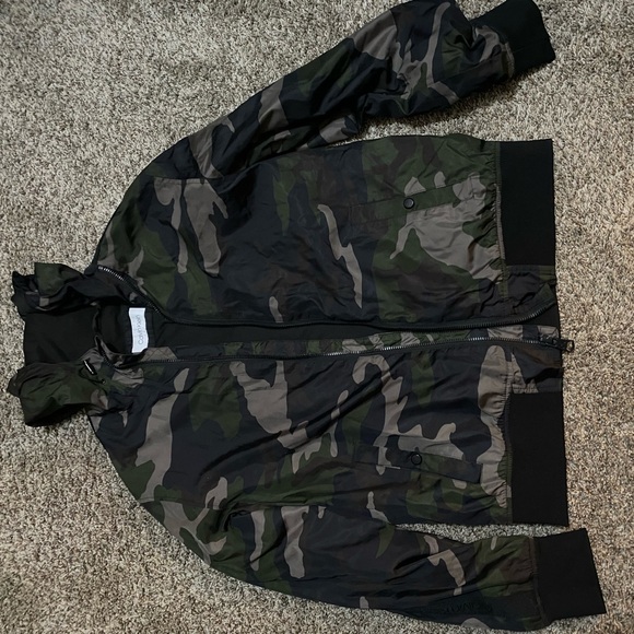 Calvin Klein Camo Windbreaker - Picture 1 of 5